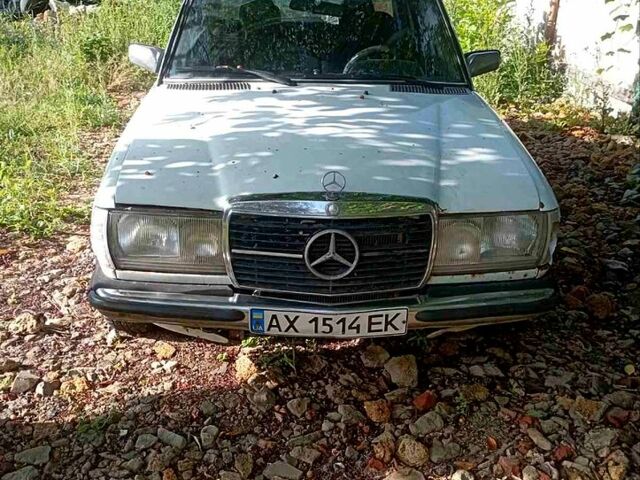 Білий Мерседес Е-Клас, об'ємом двигуна 3 л та пробігом 0 тис. км за 2500 $, фото 1 на Automoto.ua
