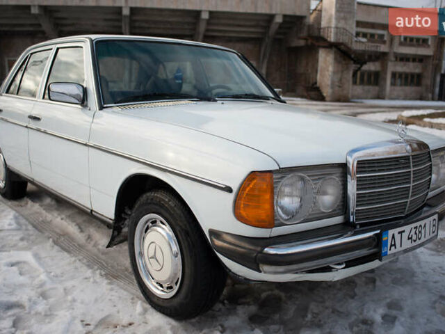 Белый Мерседес Е-Класс, объемом двигателя 1.99 л и пробегом 300 тыс. км за 3000 $, фото 1 на Automoto.ua