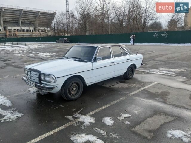 Белый Мерседес Е-Класс, объемом двигателя 0 л и пробегом 500 тыс. км за 1116 $, фото 1 на Automoto.ua