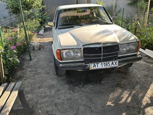 Білий Мерседес Е-Клас, об'ємом двигуна 2 л та пробігом 300 тис. км за 1204 $, фото 1 на Automoto.ua