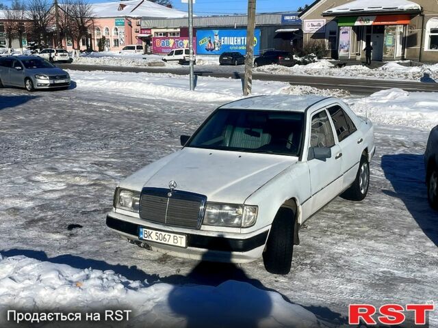 Білий Мерседес Е-Клас, об'ємом двигуна 2 л та пробігом 500 тис. км за 1700 $, фото 1 на Automoto.ua