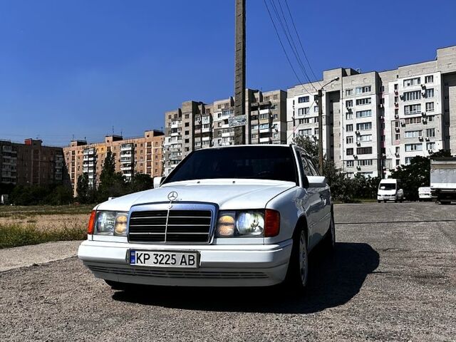 Белый Мерседес Е-Класс, объемом двигателя 2.3 л и пробегом 0 тыс. км за 3000 $, фото 1 на Automoto.ua