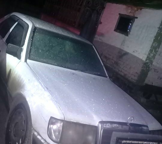 Білий Мерседес Е-Клас, об'ємом двигуна 3 л та пробігом 540 тис. км за 1500 $, фото 1 на Automoto.ua