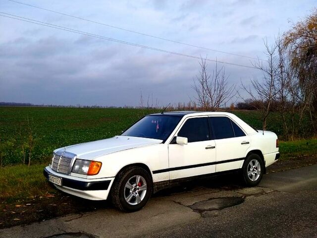 Білий Мерседес Е-Клас, об'ємом двигуна 2 л та пробігом 290 тис. км за 3100 $, фото 1 на Automoto.ua