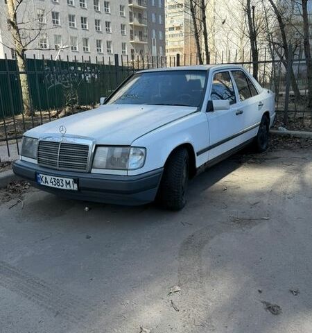 Белый Мерседес Е-Класс, объемом двигателя 3 л и пробегом 444 тыс. км за 1700 $, фото 1 на Automoto.ua