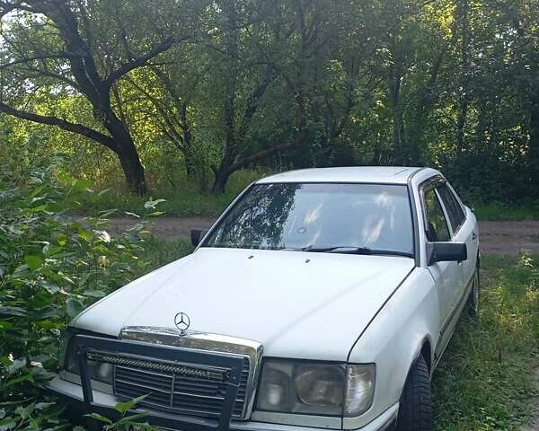 Білий Мерседес Е-Клас, об'ємом двигуна 2.99 л та пробігом 540 тис. км за 1500 $, фото 1 на Automoto.ua