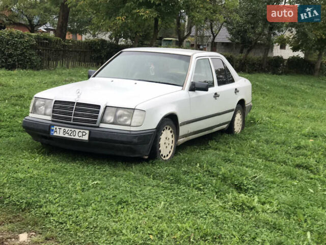 Білий Мерседес Е-Клас, об'ємом двигуна 2 л та пробігом 300 тис. км за 1200 $, фото 1 на Automoto.ua