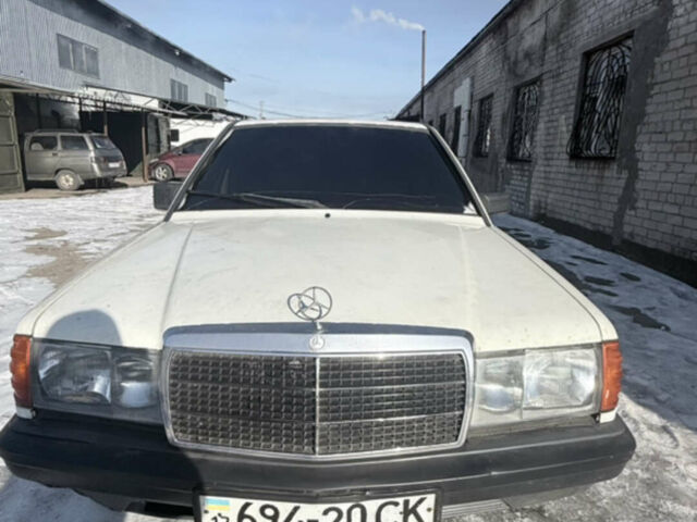 Білий Мерседес Е-Клас, об'ємом двигуна 2 л та пробігом 500 тис. км за 2000 $, фото 1 на Automoto.ua