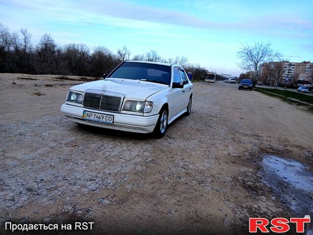 Білий Мерседес Е-Клас, об'ємом двигуна 2 л та пробігом 0 тис. км за 1500 $, фото 1 на Automoto.ua