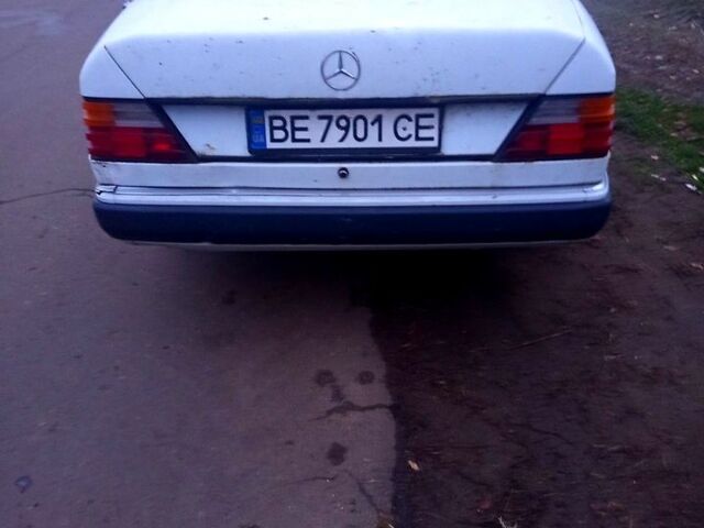 Білий Мерседес Е-Клас, об'ємом двигуна 2 л та пробігом 100 тис. км за 600 $, фото 1 на Automoto.ua