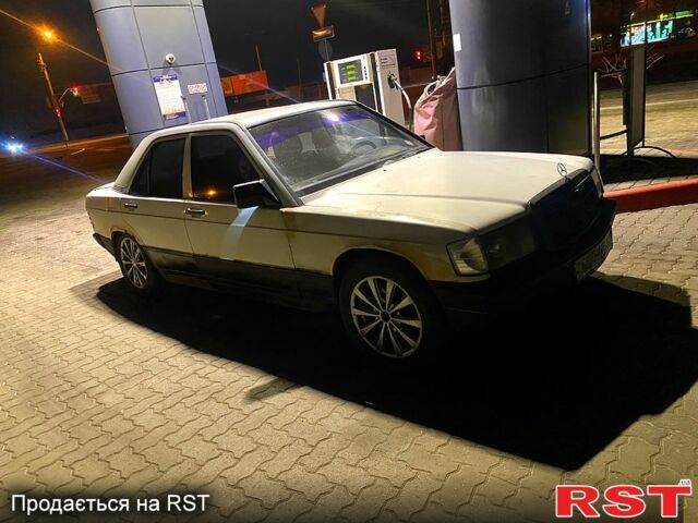 Білий Мерседес Е-Клас, об'ємом двигуна 2.3 л та пробігом 291 тис. км за 1500 $, фото 1 на Automoto.ua