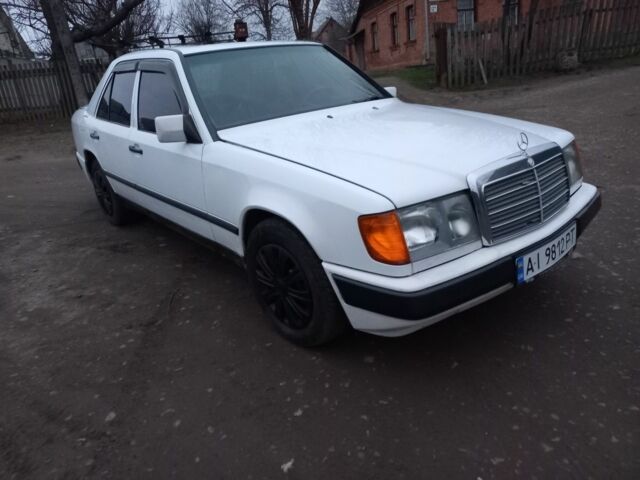 Білий Мерседес Е-Клас, об'ємом двигуна 2.6 л та пробігом 1 тис. км за 2300 $, фото 1 на Automoto.ua