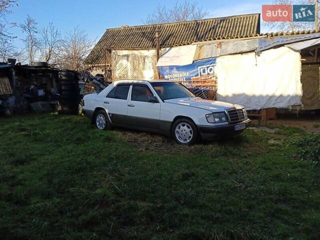 Белый Мерседес Е-Класс, объемом двигателя 2.6 л и пробегом 430 тыс. км за 1450 $, фото 1 на Automoto.ua