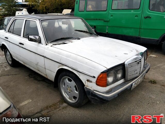 Белый Мерседес Е-Класс, объемом двигателя 3 л и пробегом 321 тыс. км за 650 $, фото 1 на Automoto.ua