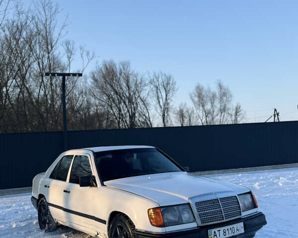 Белый Мерседес Е-Класс, объемом двигателя 2 л и пробегом 400 тыс. км за 1500 $, фото 1 на Automoto.ua