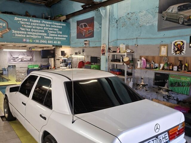 Белый Мерседес Е-Класс, объемом двигателя 2.6 л и пробегом 444 тыс. км за 4700 $, фото 1 на Automoto.ua