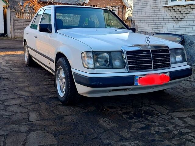 Белый Мерседес Е-Класс, объемом двигателя 2.6 л и пробегом 230 тыс. км за 3000 $, фото 1 на Automoto.ua