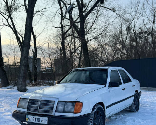 Білий Мерседес Е-Клас, об'ємом двигуна 2 л та пробігом 500 тис. км за 1300 $, фото 1 на Automoto.ua