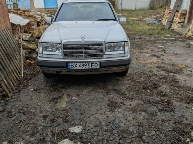 Белый Мерседес Е-Класс, объемом двигателя 2 л и пробегом 360 тыс. км за 1850 $, фото 1 на Automoto.ua