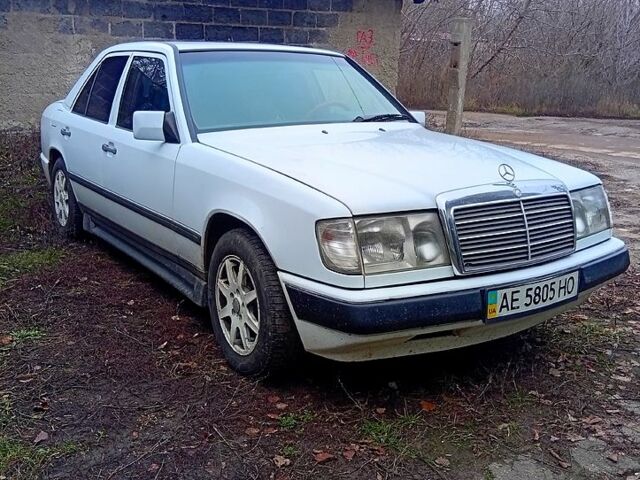 Білий Мерседес Е-Клас, об'ємом двигуна 2.3 л та пробігом 389 тис. км за 1400 $, фото 1 на Automoto.ua