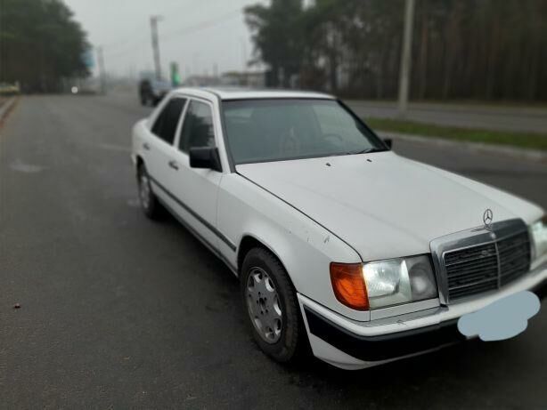 Білий Мерседес Е-Клас, об'ємом двигуна 2 л та пробігом 500 тис. км за 2900 $, фото 1 на Automoto.ua