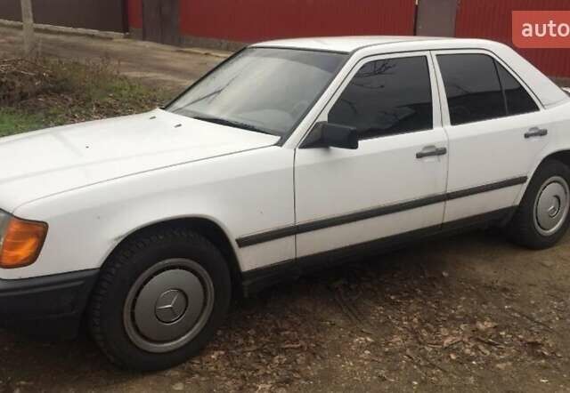 Білий Мерседес Е-Клас, об'ємом двигуна 2 л та пробігом 200 тис. км за 2600 $, фото 1 на Automoto.ua