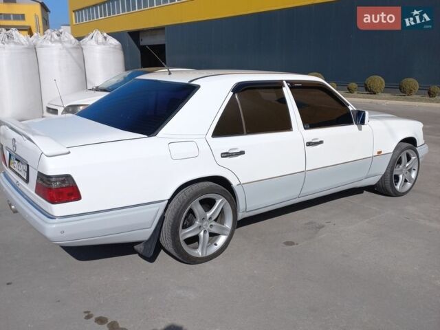 Білий Мерседес Е-Клас, об'ємом двигуна 2.96 л та пробігом 290 тис. км за 2800 $, фото 1 на Automoto.ua