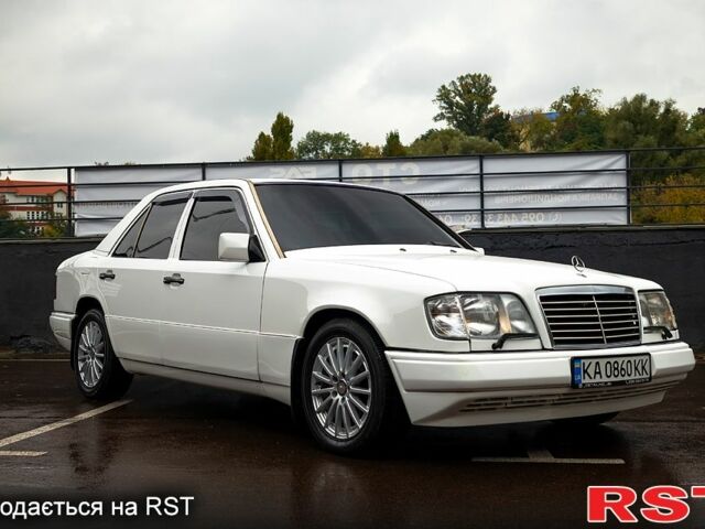 Белый Мерседес Е-Класс, объемом двигателя 2.2 л и пробегом 470 тыс. км за 5999 $, фото 1 на Automoto.ua