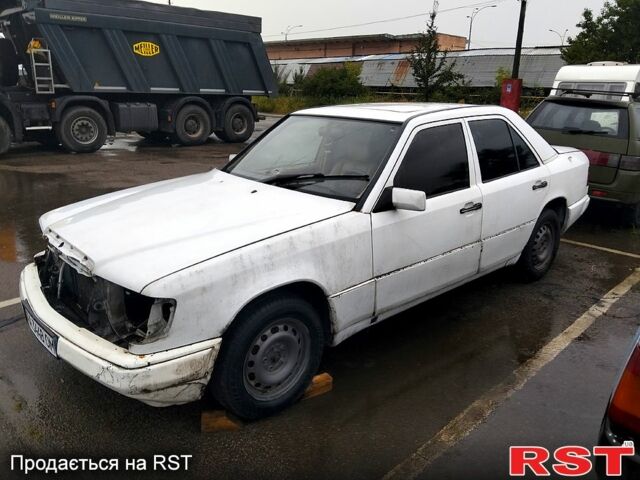 Белый Мерседес Е-Класс, объемом двигателя 2.3 л и пробегом 258 тыс. км за 550 $, фото 1 на Automoto.ua