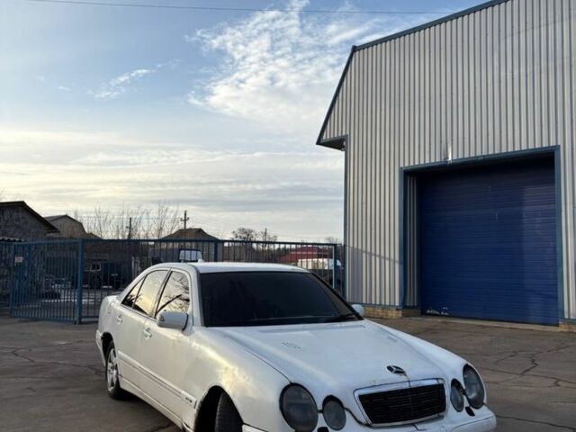 Білий Мерседес Е-Клас, об'ємом двигуна 2.3 л та пробігом 245 тис. км за 1856 $, фото 1 на Automoto.ua