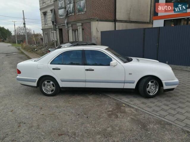Білий Мерседес Е-Клас, об'ємом двигуна 2.3 л та пробігом 252 тис. км за 7500 $, фото 1 на Automoto.ua