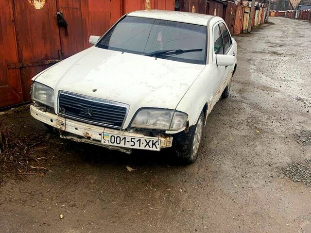 Белый Мерседес Е-Класс, объемом двигателя 2.8 л и пробегом 285 тыс. км за 950 $, фото 1 на Automoto.ua