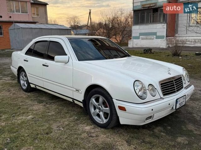 Білий Мерседес Е-Клас, об'ємом двигуна 3.2 л та пробігом 330 тис. км за 5000 $, фото 1 на Automoto.ua