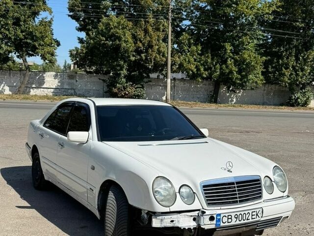 Белый Мерседес Е-Класс, объемом двигателя 2.16 л и пробегом 500 тыс. км за 2200 $, фото 1 на Automoto.ua