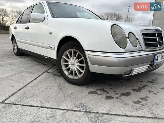 Білий Мерседес Е-Клас, об'ємом двигуна 2.16 л та пробігом 470 тис. км за 3000 $, фото 1 на Automoto.ua