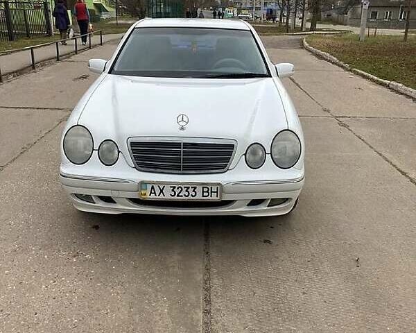 Білий Мерседес Е-Клас, об'ємом двигуна 2 л та пробігом 400 тис. км за 4500 $, фото 1 на Automoto.ua