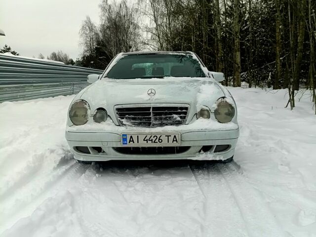 Білий Мерседес Е-Клас, об'ємом двигуна 2.1 л та пробігом 400 тис. км за 4500 $, фото 1 на Automoto.ua