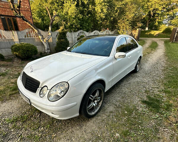 Белый Мерседес Е-Класс, объемом двигателя 2.2 л и пробегом 509 тыс. км за 5700 $, фото 1 на Automoto.ua