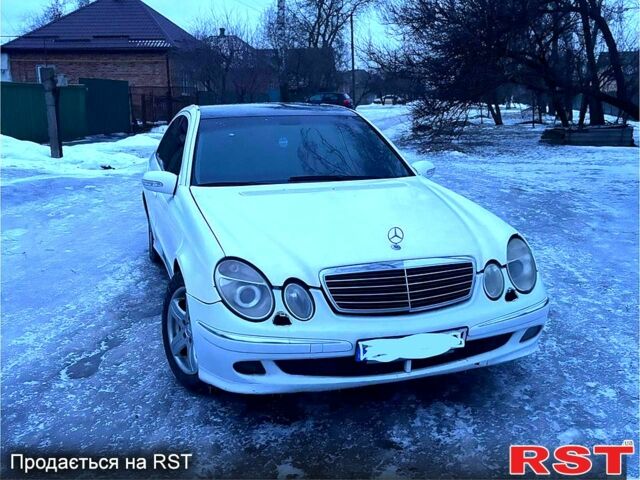 Белый Мерседес Е-Класс, объемом двигателя 2.2 л и пробегом 390 тыс. км за 5500 $, фото 1 на Automoto.ua