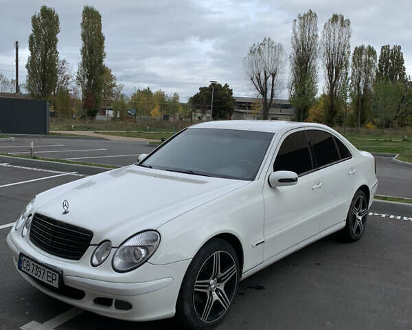 Белый Мерседес Е-Класс, объемом двигателя 2.2 л и пробегом 468 тыс. км за 5700 $, фото 1 на Automoto.ua