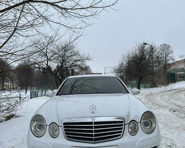 Білий Мерседес Е-Клас, об'ємом двигуна 2.15 л та пробігом 320 тис. км за 9000 $, фото 1 на Automoto.ua