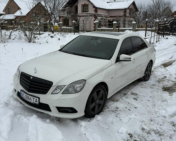 Белый Мерседес Е-Класс, объемом двигателя 2.14 л и пробегом 321 тыс. км за 11300 $, фото 1 на Automoto.ua