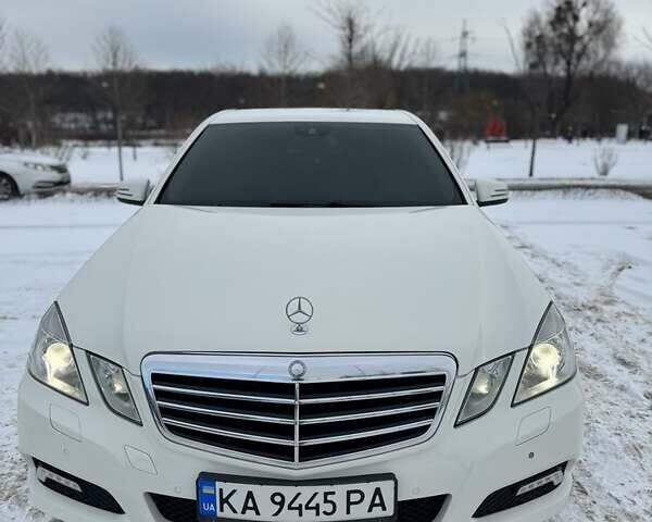 Білий Мерседес Е-Клас, об'ємом двигуна 2.1 л та пробігом 247 тис. км за 14000 $, фото 1 на Automoto.ua