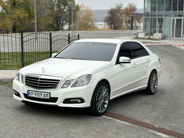 Білий Мерседес Е-Клас, об'ємом двигуна 3.5 л та пробігом 255 тис. км за 10500 $, фото 1 на Automoto.ua