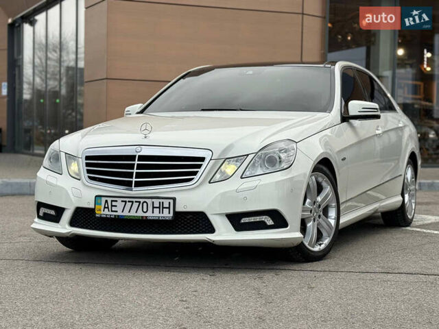 Белый Мерседес Е-Класс, объемом двигателя 1.8 л и пробегом 130 тыс. км за 12999 $, фото 1 на Automoto.ua