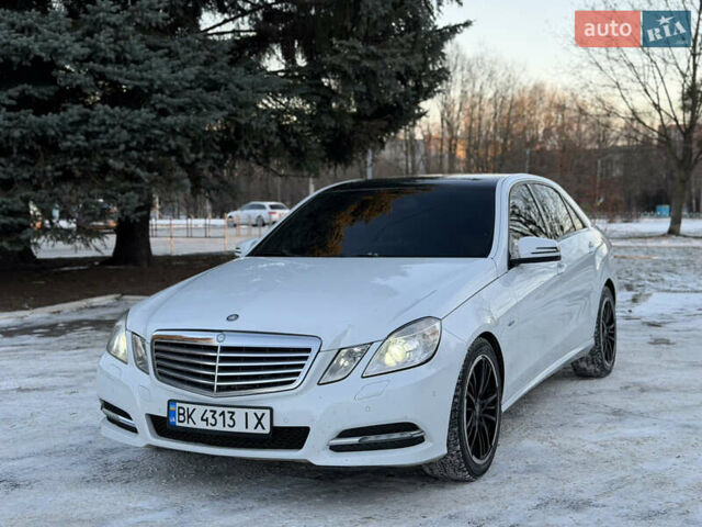 Білий Мерседес Е-Клас, об'ємом двигуна 2.2 л та пробігом 250 тис. км за 10500 $, фото 1 на Automoto.ua