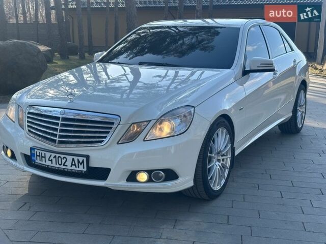 Білий Мерседес Е-Клас, об'ємом двигуна 2.1 л та пробігом 322 тис. км за 12999 $, фото 1 на Automoto.ua