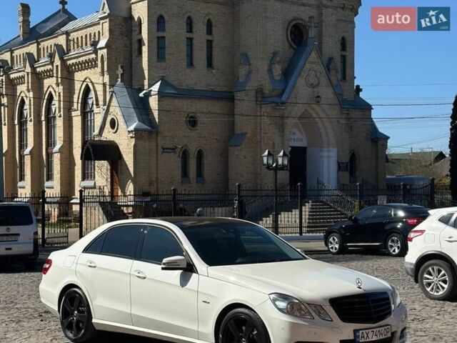 Белый Мерседес Е-Класс, объемом двигателя 2.14 л и пробегом 281 тыс. км за 15000 $, фото 1 на Automoto.ua