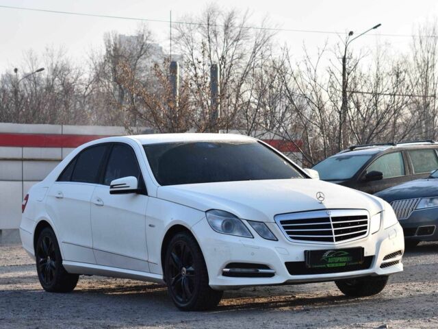 Белый Мерседес Е-Класс, объемом двигателя 2.2 л и пробегом 276 тыс. км за 12200 $, фото 1 на Automoto.ua