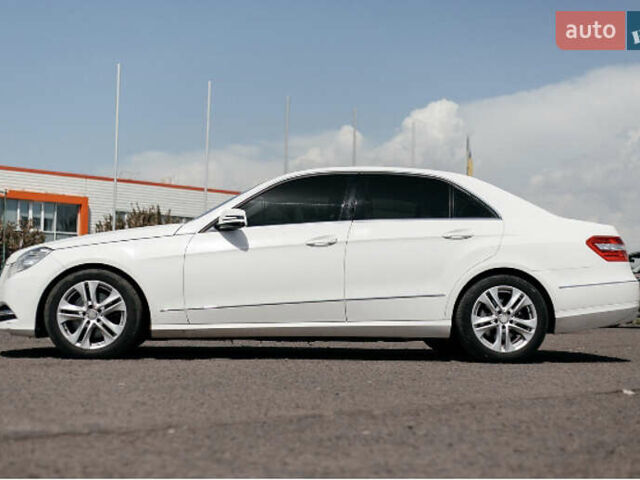 Белый Мерседес Е-Класс, объемом двигателя 2.5 л и пробегом 200 тыс. км за 17500 $, фото 1 на Automoto.ua